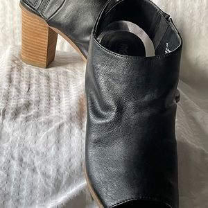 Mossimo Peep Toe with Snap Closure